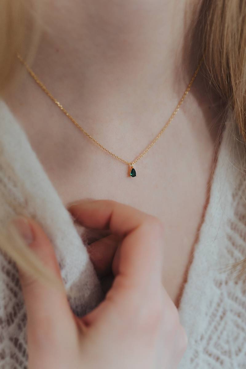 Kette Smaragdgrün Mini, Mit Grünem Anhänger, Kleiner Anhänger von GoldmiezeShop