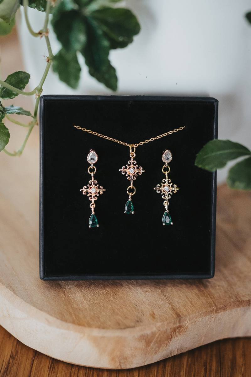 Set/ Ohrringe Kette Smaragdgrün von GoldmiezeShop