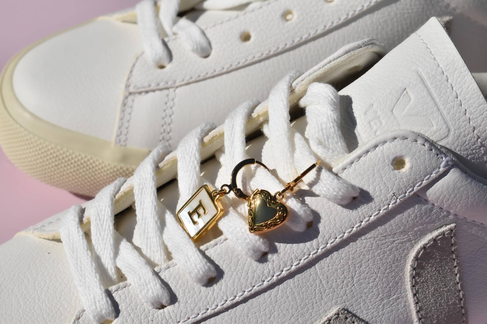 Erste Schuhanhänger Für Turnschuhe Schnürsenkel Locket Charms Individuelle Personalisierte Herz Charme Frauen Wasserdicht Sneaker Zubehör von GoldnBlonde