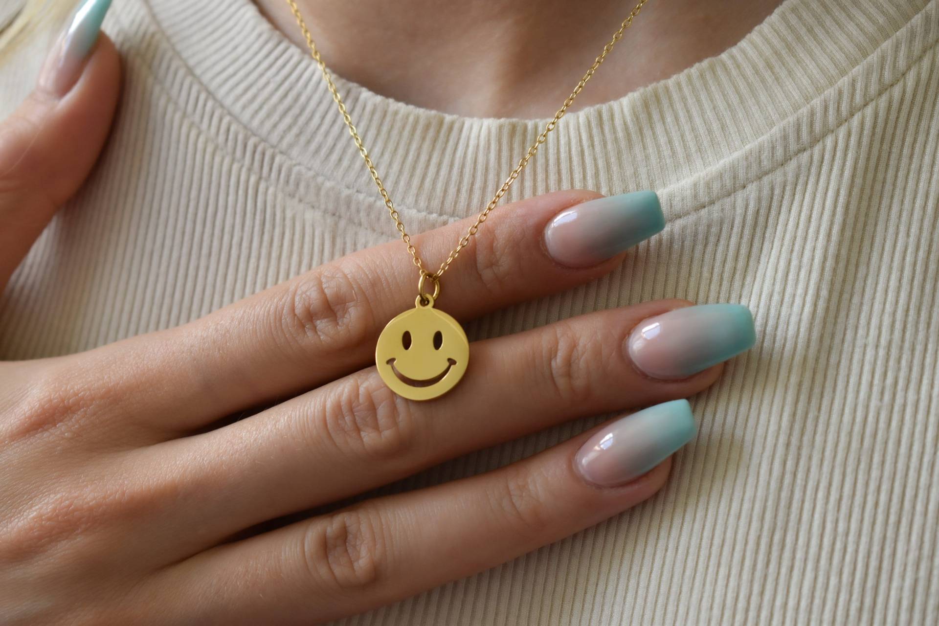 Gold Smiley Gesicht Halskette Schmuck Emoji Solide Metall Creolen Set Wasserdicht Nicht Trüben Geschenk Für Kind Teenager Ihr Goldanhänger von GoldnBlonde