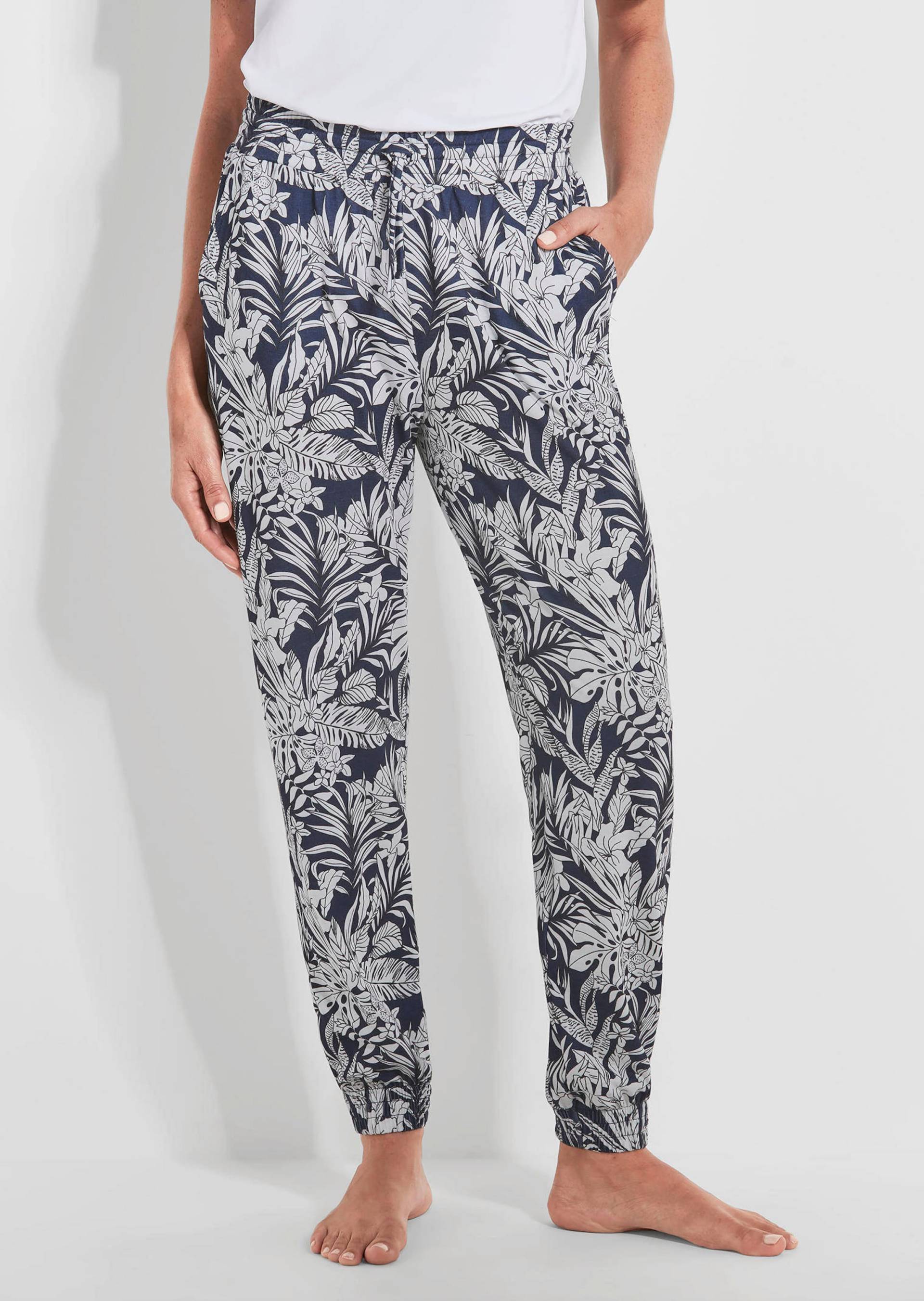 Bequeme Jogginghose mit Blätter-Print - marine / weiß / gemustert - Gr. 54 von Goldner Fashion von Goldner Fashion