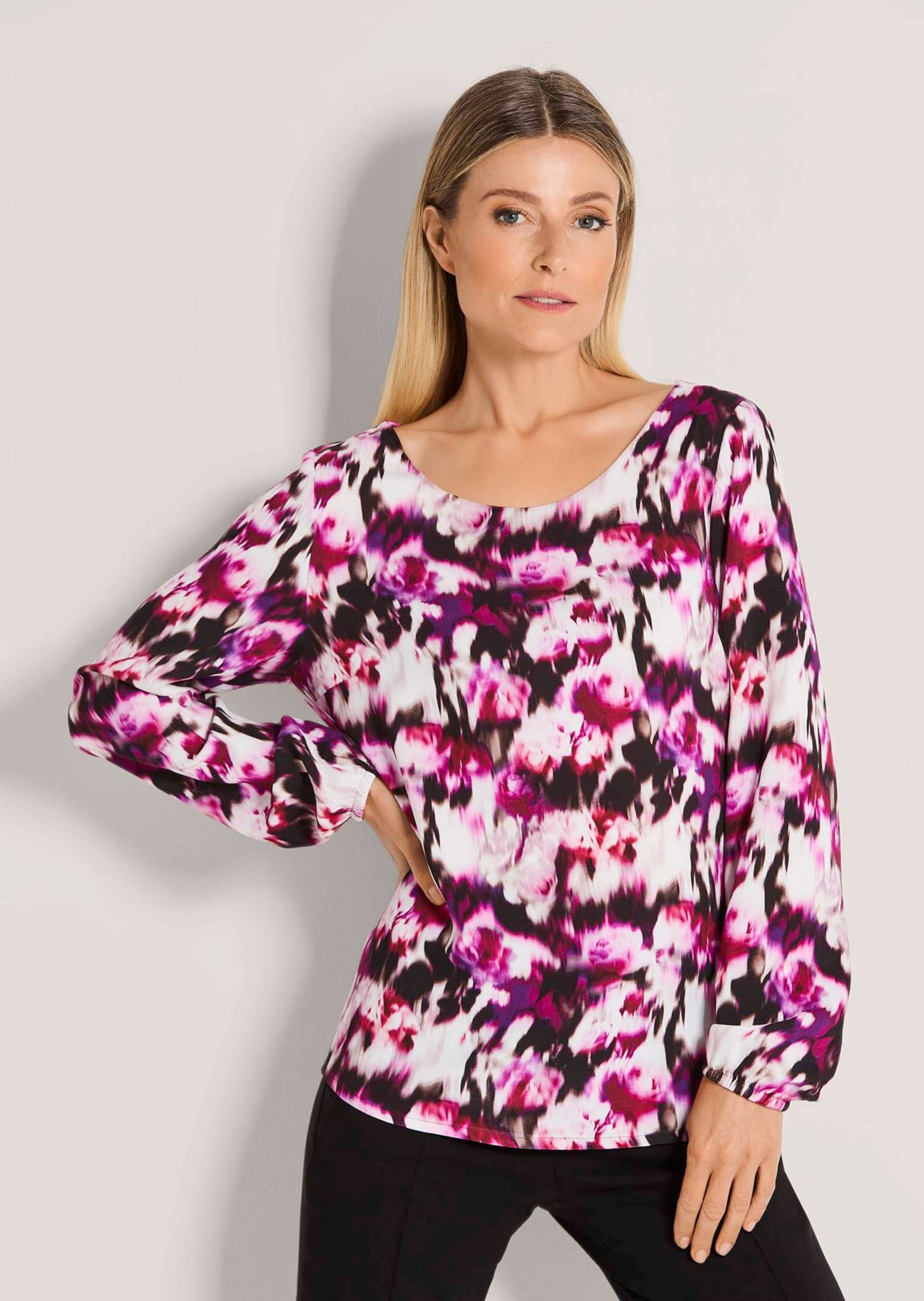 Viskose-Bluse mit Rundhalsausschnitt - beere / schwarz / gemustert - Gr. 19 von Goldner Fashion Viskose-Bluse mit Rundhalsausschnitt - beere / schwarz / gemustert - Gr. 19 von Goldner Fashion von Goldner Fashion