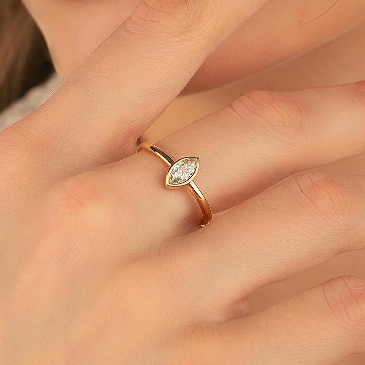 14K Gold Marquise Cut Cz Verlobungsring, Lünette Set von GoldofAmericaJewels