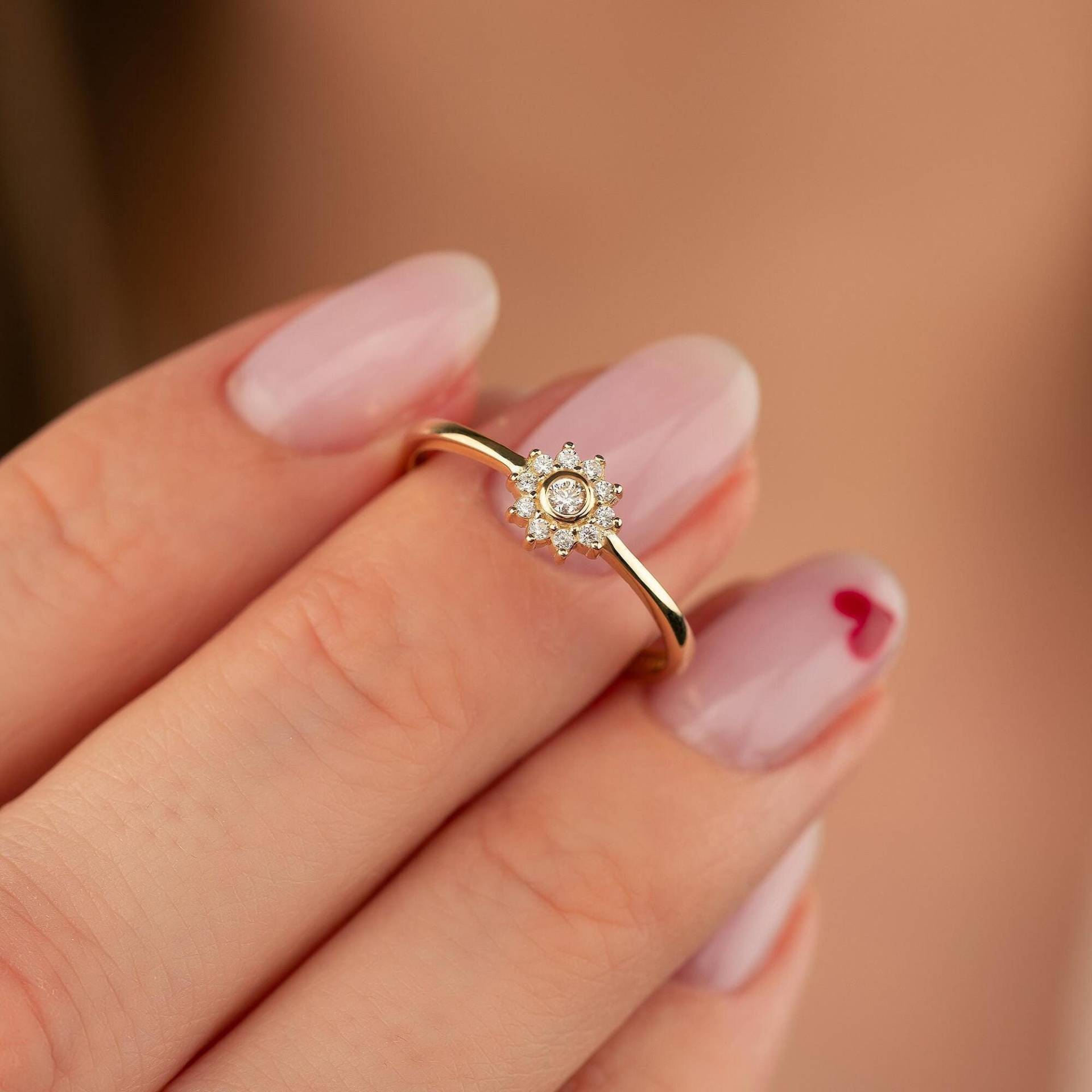 Gänseblümchen Verlobungsring, Simulierter Diamant 14K Gold Blumen Ehering von GoldofAmericaJewels