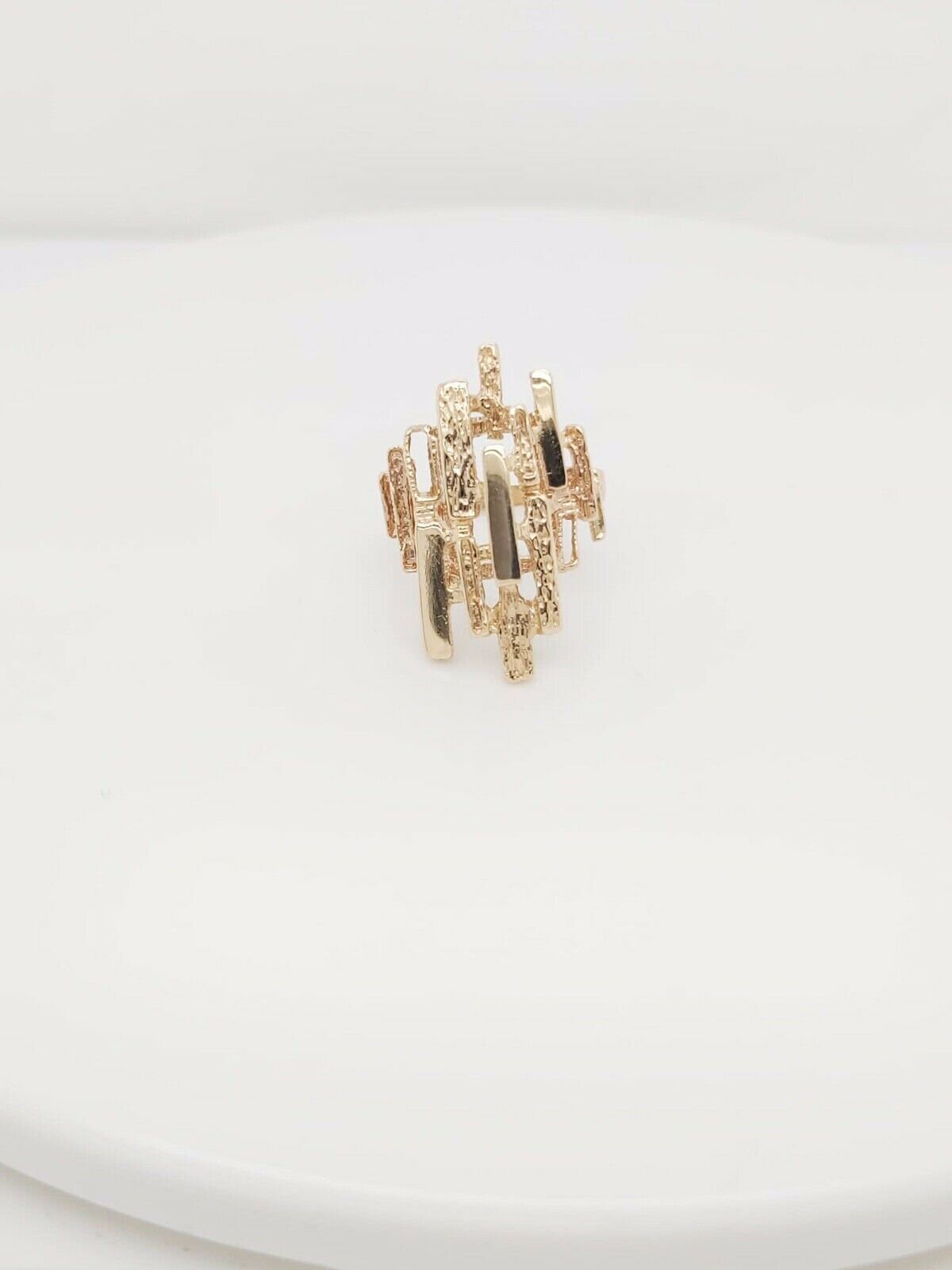 14K Gelbgold Vintage Step Design Ring von GoldofMilano