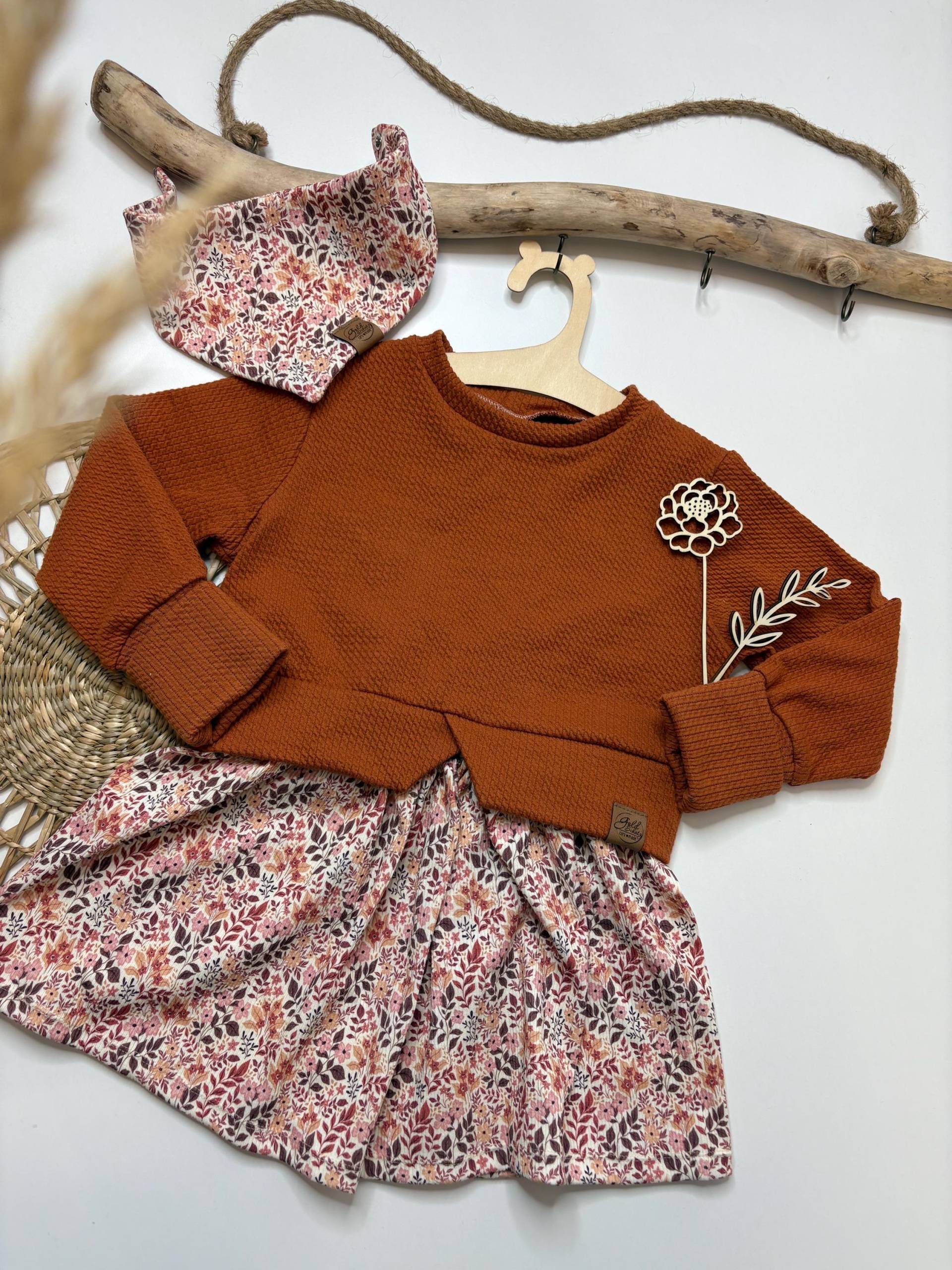 Girlysweater Orange, Kleid Mädchen, Kleid, Blumenmuster, Outfit Mädchen von GoldschatzCaroMade