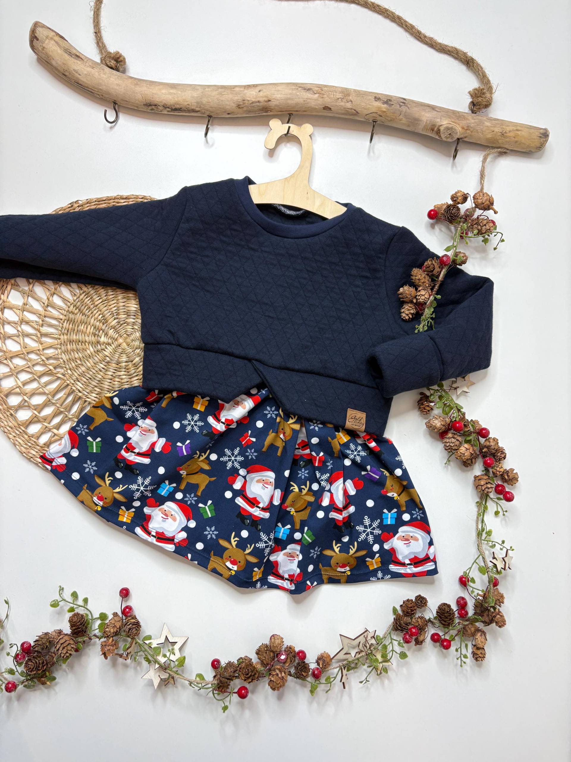 Girlysweater Weihnachten Blau, Outfit Weihnachten, Weihnachtsmotiv von GoldschatzCaroMade