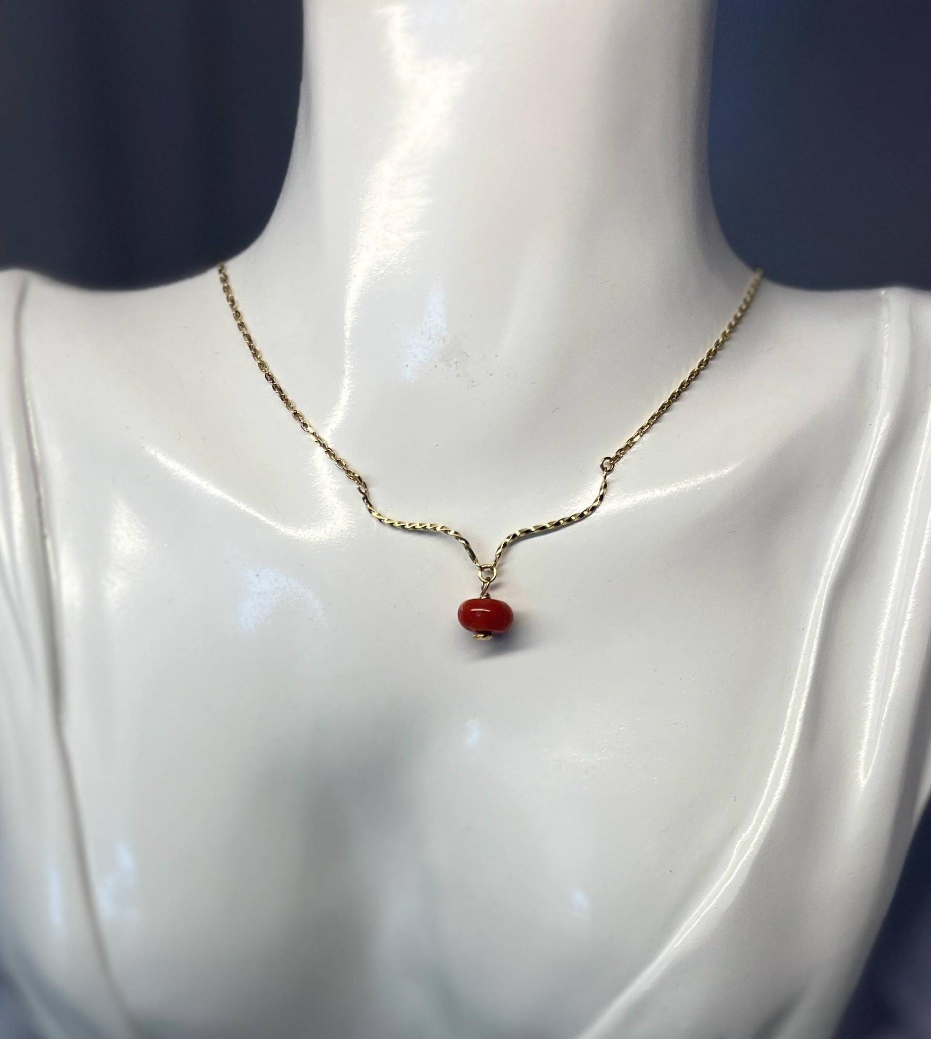 Goldkette Mit Koralle Goldkette Mit Koralle von GoldschmiedLila