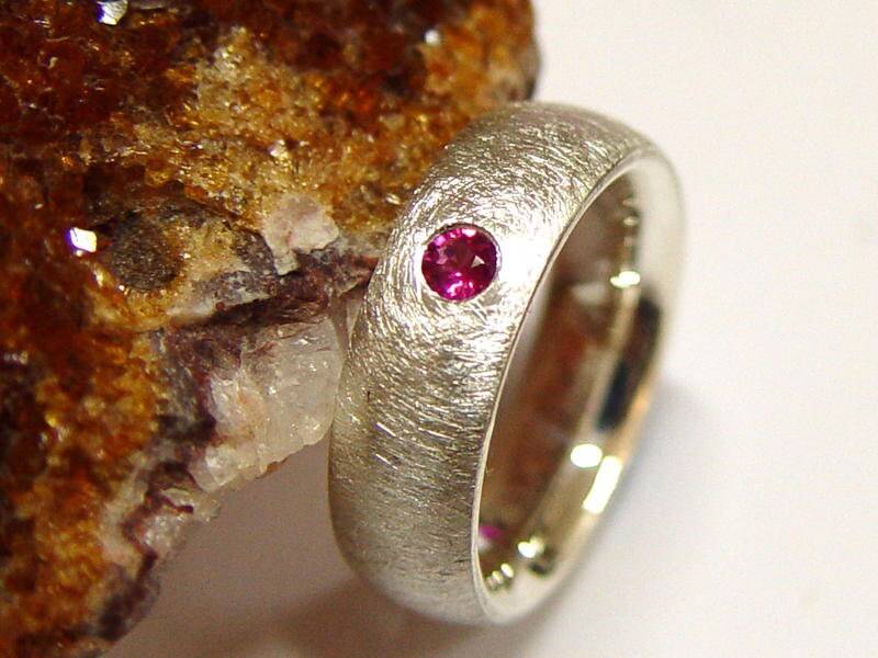 Ehering in Silber Mit Rubin von GoldschmiedeDunder