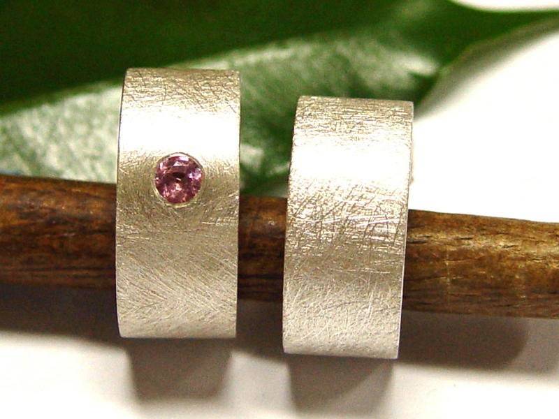 Eheringe in Silber Mit Rosa Spinell von GoldschmiedeDunder
