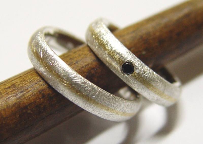 Eheringe in Silber Und Gold Mit Diamant von GoldschmiedeDunder