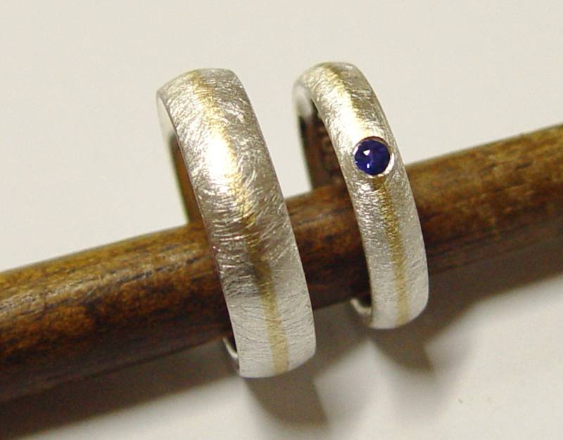 Eheringe in Silber Und Gold Mit Saphir von GoldschmiedeDunder