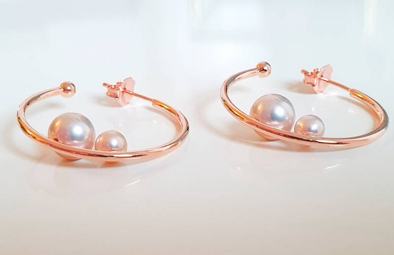 Creolen Goldcreolen Perlenohrringe Mit Schwebenden Süßwasserperlen 925Er Sterlingsilber Rot Vergoldet Steckcreolen von GoldschmiedeJosefine