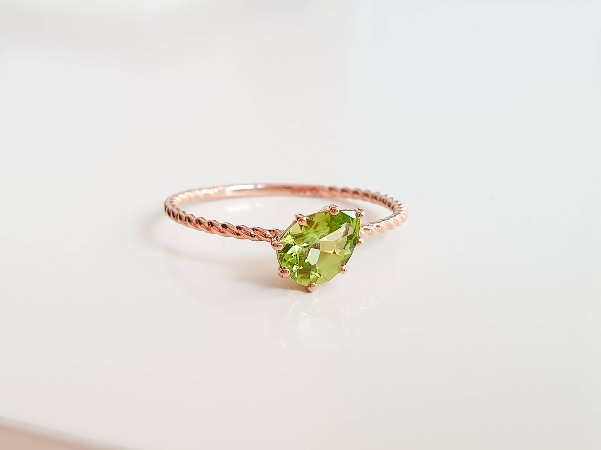 Filigrane Stapelringe Aus 585Er Rotgold Zusteckring Stapelring Peridot Peridotring Filigrane Stapelringe Aus 585Er Rotgold Zusteckring Stapelring Peridot Peridotring von GoldschmiedeJosefine
