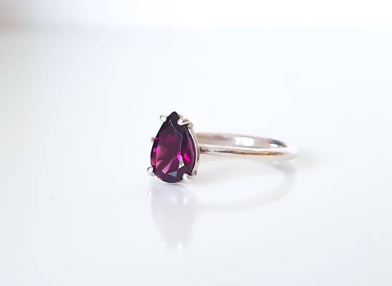 Granatring Edelsteinring Silberring 925Er Sterlingsilber Mit Granat Tropfen Stapelring Zusteckring von GoldschmiedeJosefine
