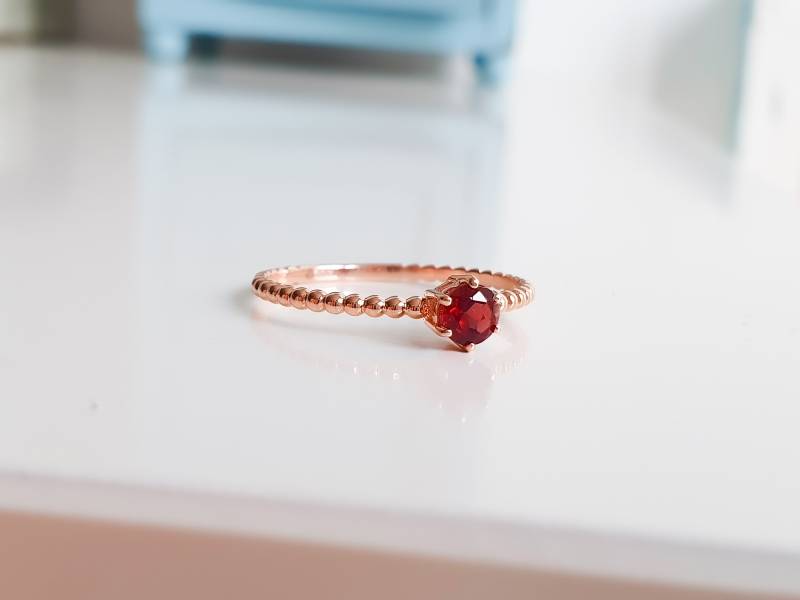 Granatring Rotgoldring Stapelring Granat Filigrane Zusteckringe Aus 585Er Rotgold Zusteckring von GoldschmiedeJosefine