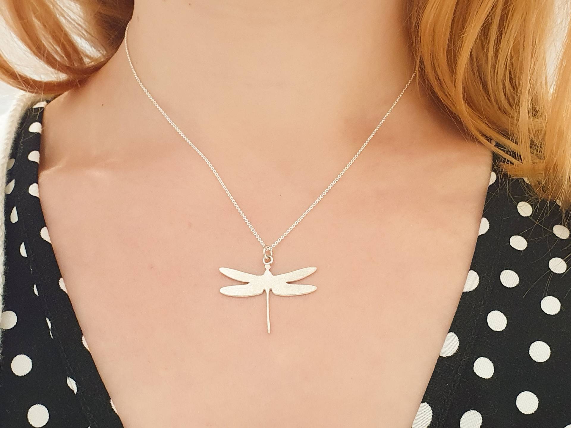 Libellenliebe Silberanhänger Libelle Aus 925Er Sterlingsilber Mit Zarter Ankerkette Libellenanhänger Libellenliebe Silberanhänger Libelle Aus 925Er Sterlingsilber Mit Zarter Ankerkette Libellenanhänger von GoldschmiedeJosefine
