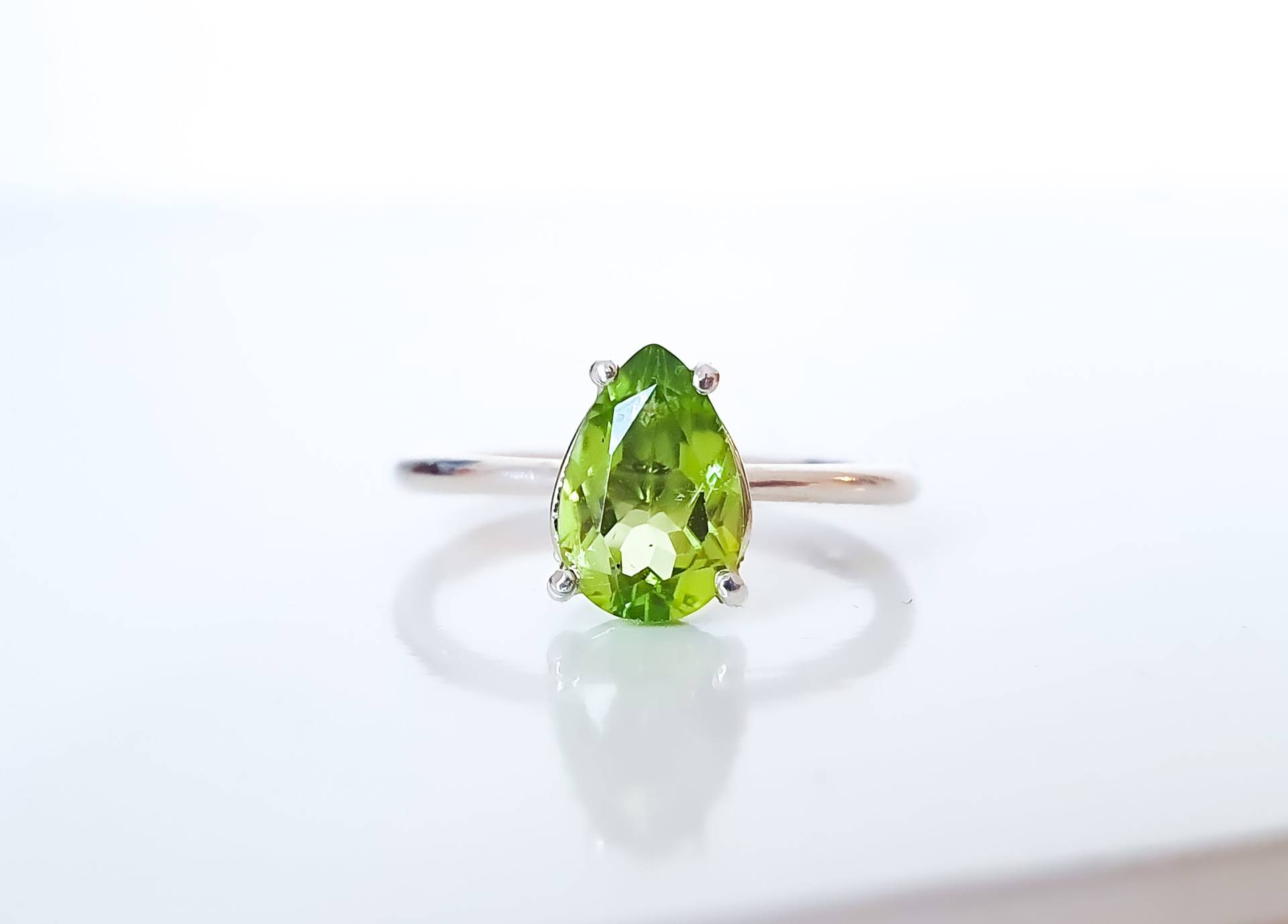 Peridotring Edelsteinring Silberring 925Er Sterlingsilber Mit Peridot Tropfen Stapelring Zusteckring Peridotring Edelsteinring Silberring 925Er Sterlingsilber Mit Peridot Tropfen Stapelring Zusteckring von GoldschmiedeJosefine