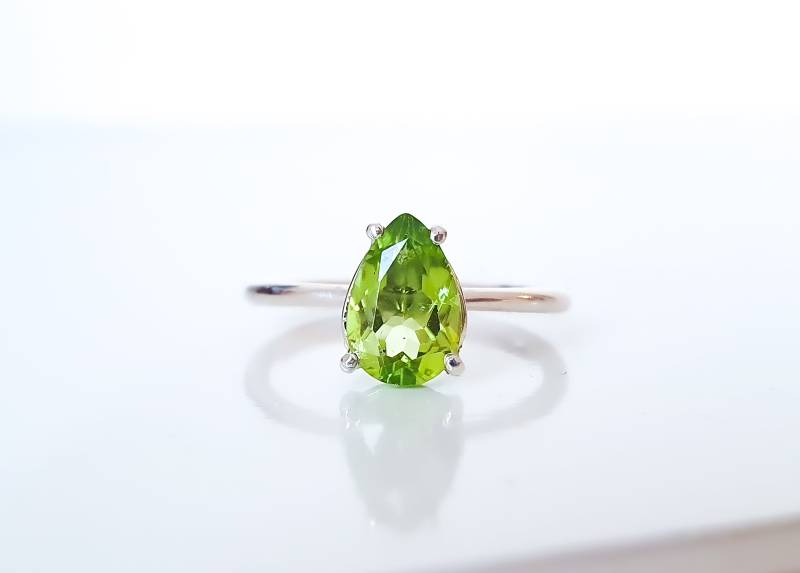 Peridotring Edelsteinring Silberring 925Er Sterlingsilber Mit Peridot Tropfen Stapelring Zusteckring von GoldschmiedeJosefine