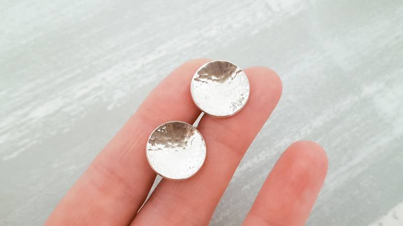 Runde Manschettenknöpfe Mit Gehämmerter Oberfläche Aus 925Er Sterlingsilber von GoldschmiedeJosefine