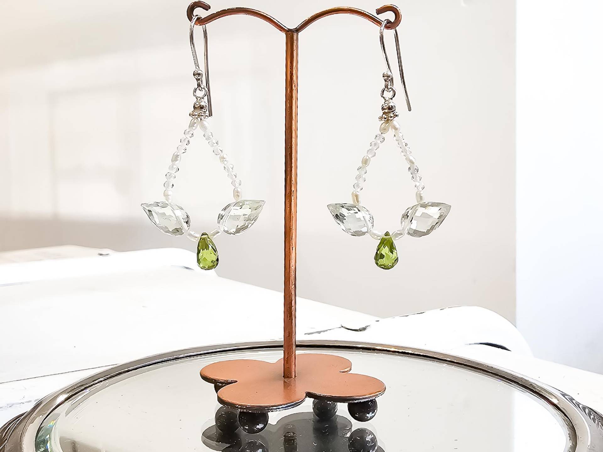 Summerflowers Edelsteinohrhänger Edelsteinohrringe Peridot, Prasiolith, Süßwasserperlen von GoldschmiedeJosefine