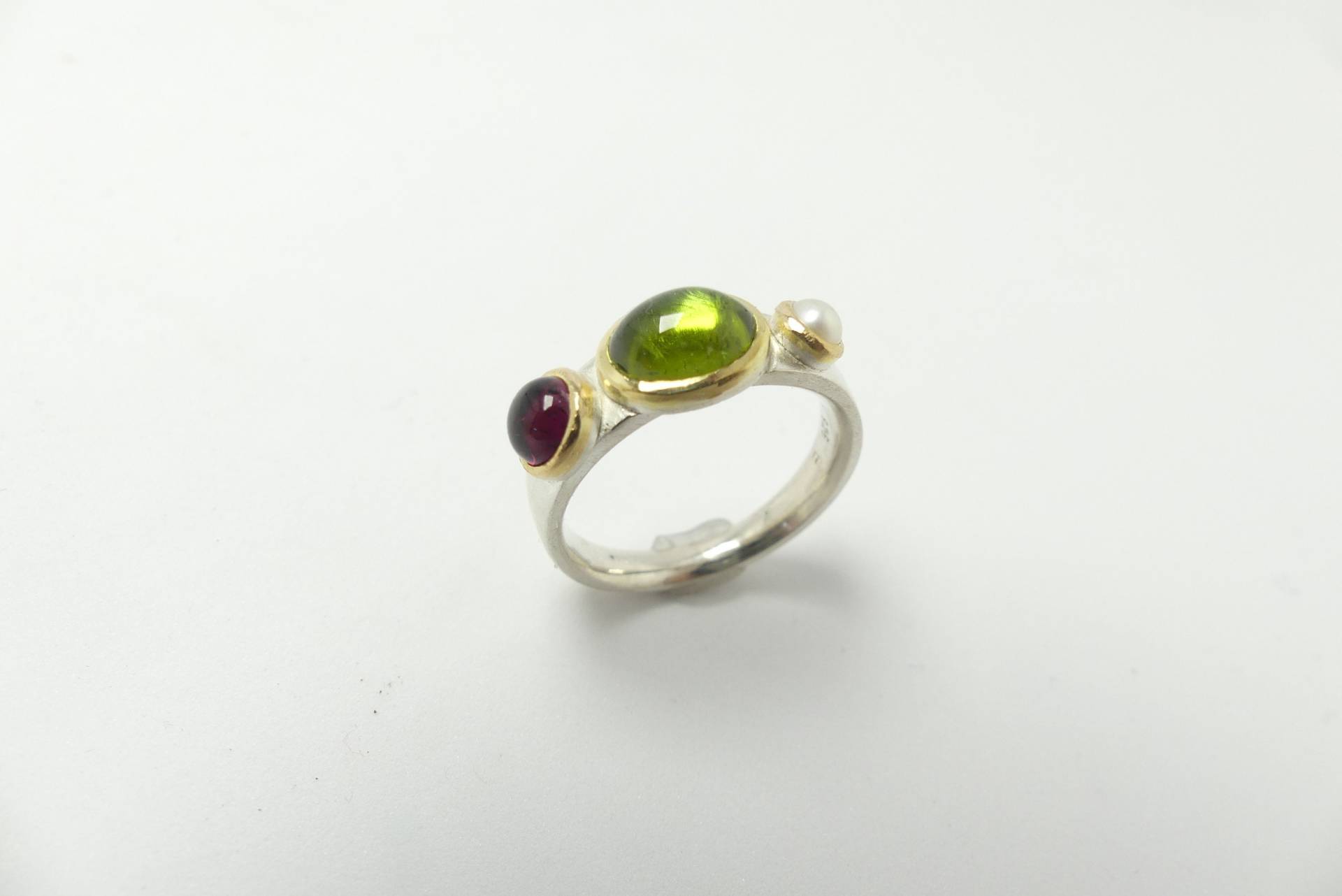 Silberring Mit Edelsteinen Und Perle Silberring Mit Edelsteinen Und Perle von GoldschmiedeLippmann