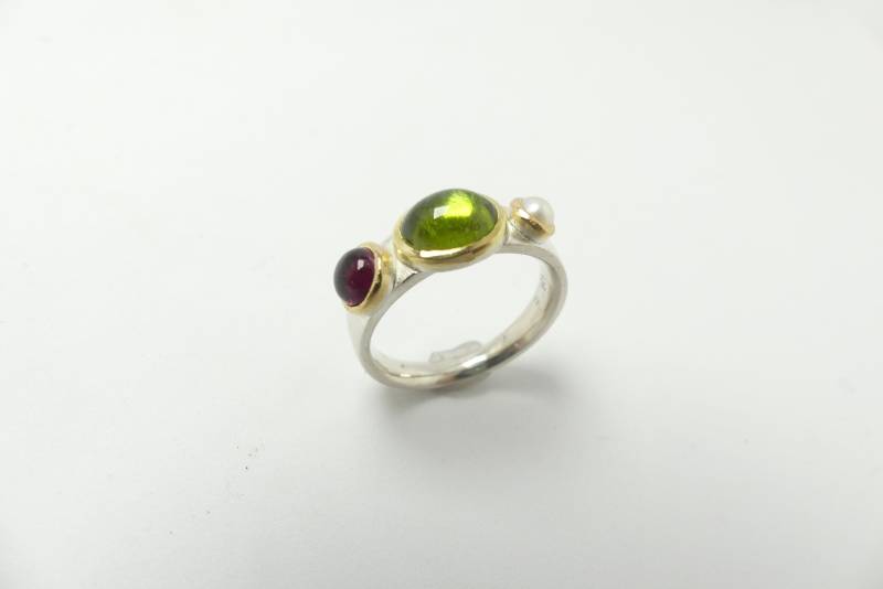Silberring Mit Edelsteinen Und Perle von GoldschmiedeLippmann