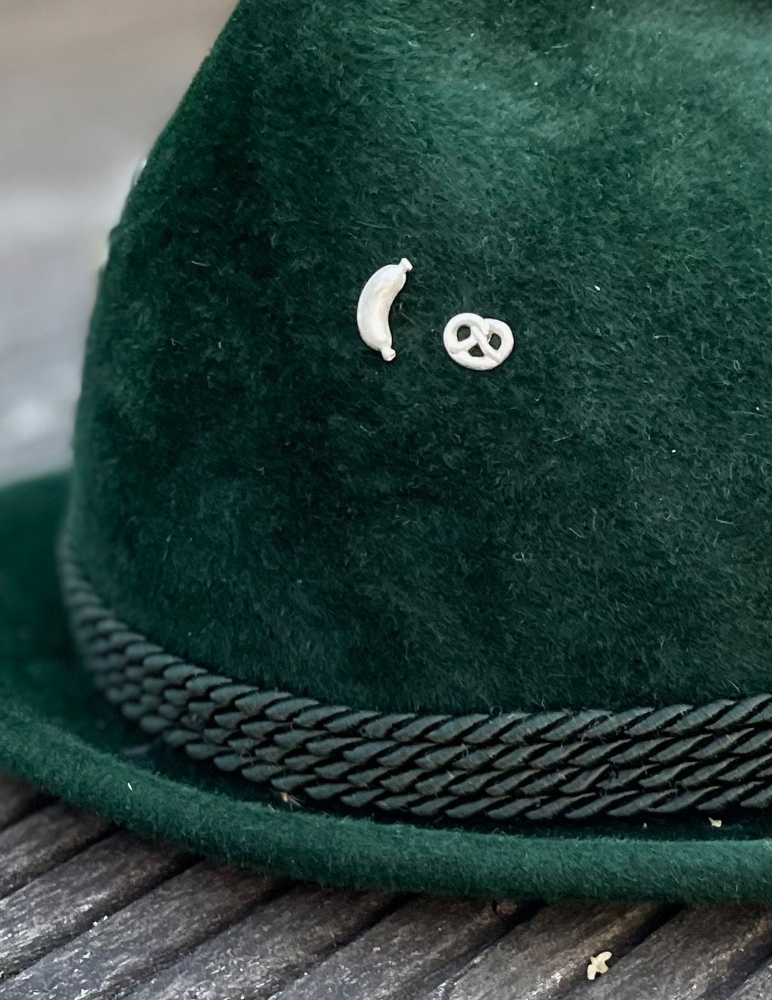 Anstecker Oktoberfest, Breze Für Hut Oder Trachtenjacke in 925Er Silber, Trachtenschmuck, Pin, Button, Knopf Anstecker Oktoberfest, Breze Für Hut Oder Trachtenjacke in 925Er Silber, Trachtenschmuck, Pin, Button, Knopf von GoldschmiedeNauderer
