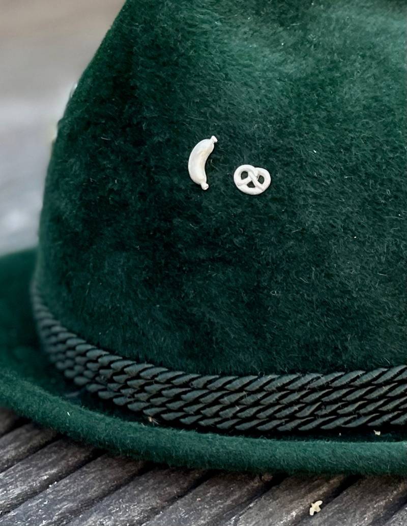 Anstecker Oktoberfest, Breze Für Hut Oder Trachtenjacke in 925Er Silber, Trachtenschmuck, Pin, Button, Knopf Anstecker Oktoberfest, Breze Für Hut Oder Trachtenjacke in 925Er Silber, Trachtenschmuck, Pin, Button, Knopf von GoldschmiedeNauderer