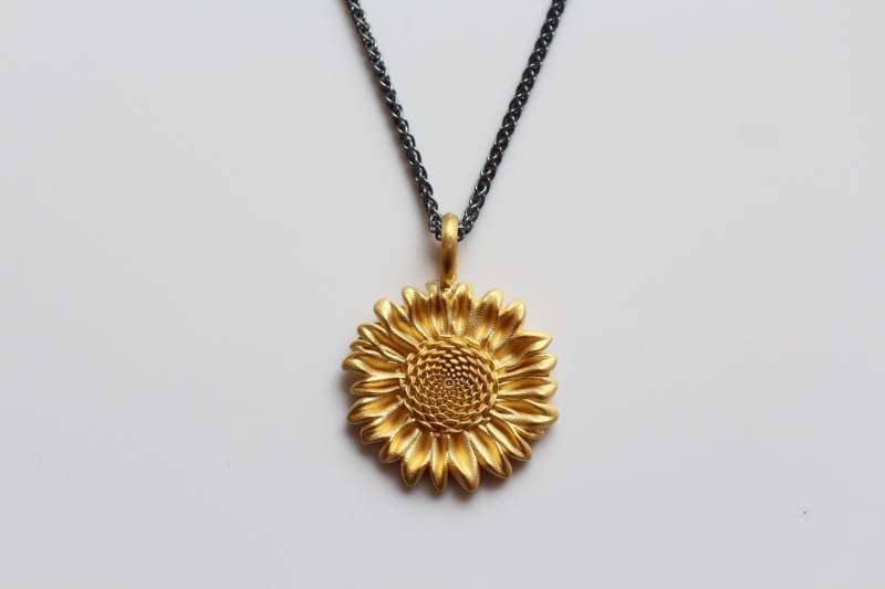 Anhänger Sonnenblume Aus Massiv 900 Gold Mit Passender Kette, Vom Goldschmied, Runder Goldanhänger 900Er von GoldschmiedePrignitz