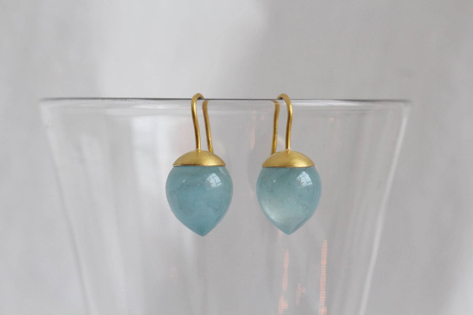 Aquamarin Ohrringe Mit 900 Gold, Tropfenohrringe Milchig Blau, Alltags 22 Karat Unikatschmuck Goldschmied von GoldschmiedePrignitz