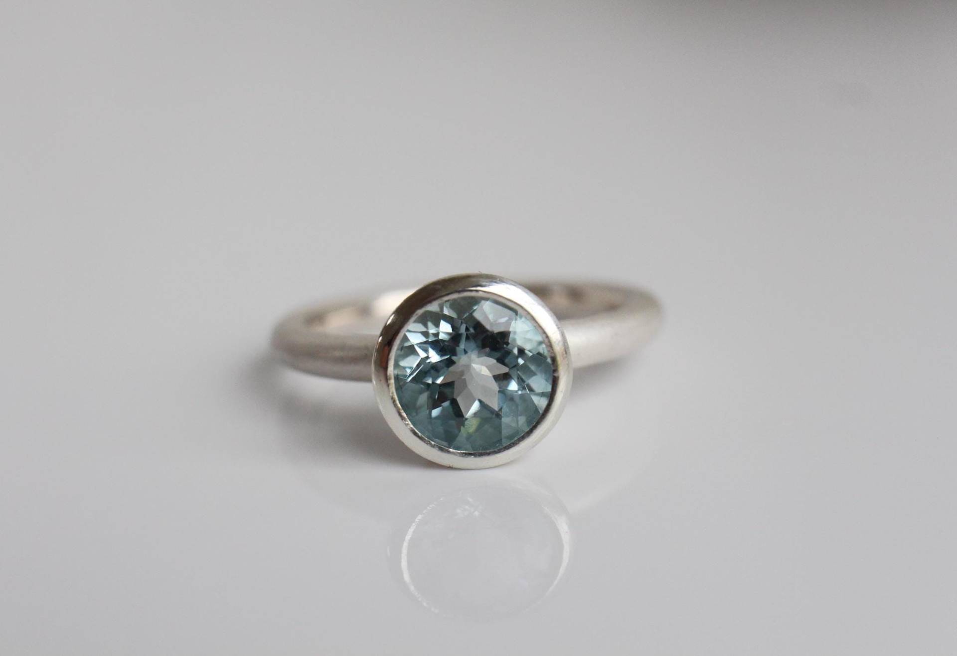 Aquamarinring Aus Silber, Großer Runder Aquamarin in 935 Silberring, Himmelblauer Größe 57, Handarbeit Vom Goldschmied von GoldschmiedePrignitz
