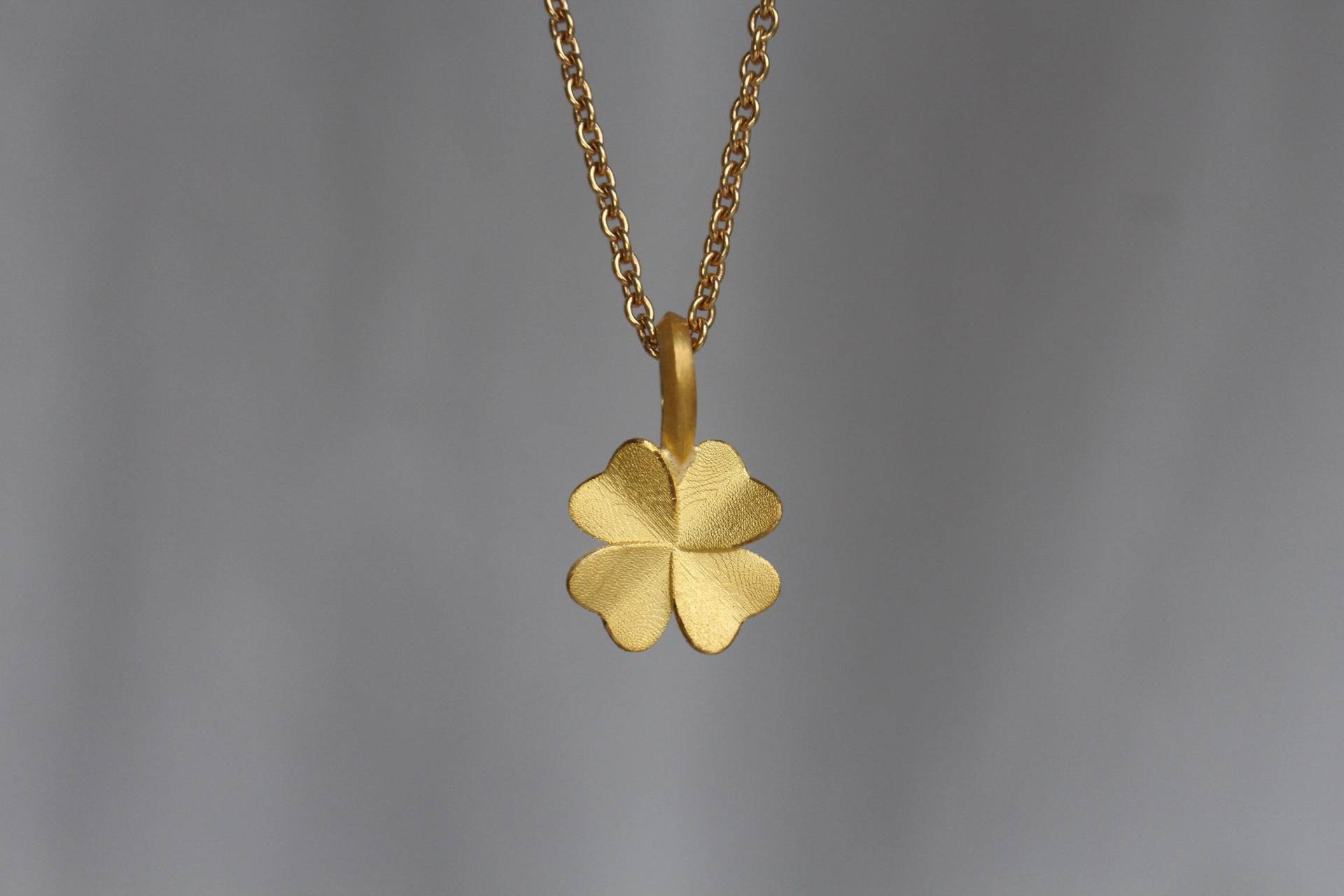 Glücksbringer Kleeblatt Anhänger Aus 900 Gold, Goldanhänger Vierblättriges Goldschmiedearbeit Charmanhänger Für Kette Armband von GoldschmiedePrignitz