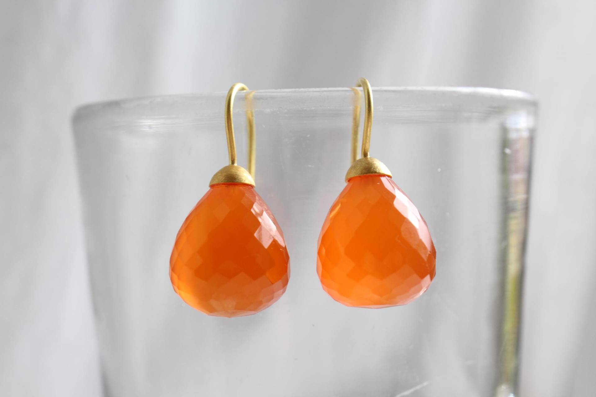 Große Karneol Ohrringe Mit 900 Gold, Orangefarbene Ohrhänger Natürlichem Und 22 Karat Gold Handarbeit Vom Goldschmied von GoldschmiedePrignitz