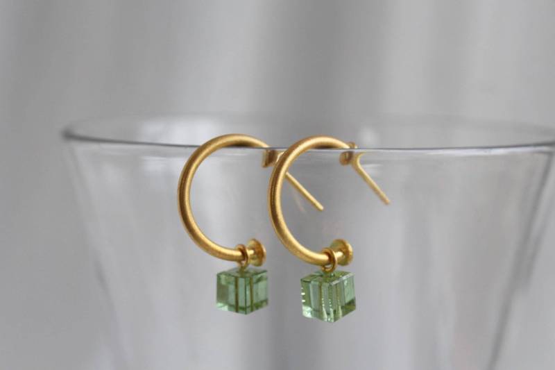 Kreolen Aus 900 Gold Mit Grünen Turmalinen, 22K Goldcreolen Hellgrünem Turmalin, Turmalinschmuck Recyceltes Handarbeit von GoldschmiedePrignitz