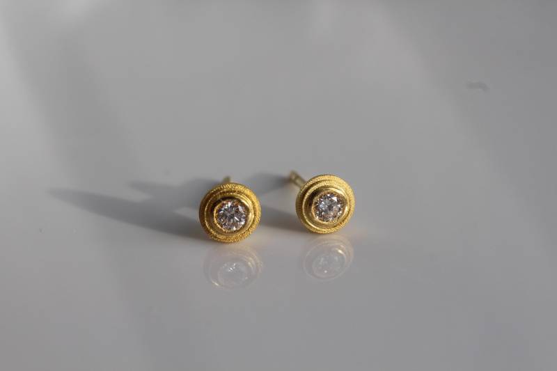 Mini Diamant Ohrstecker Für Tag Und Nacht Aus 900 Gold, Brillantohrringe 22K Gold Den Alltag Schlicht Elegant, Goldschmiedearbeit von GoldschmiedePrignitz