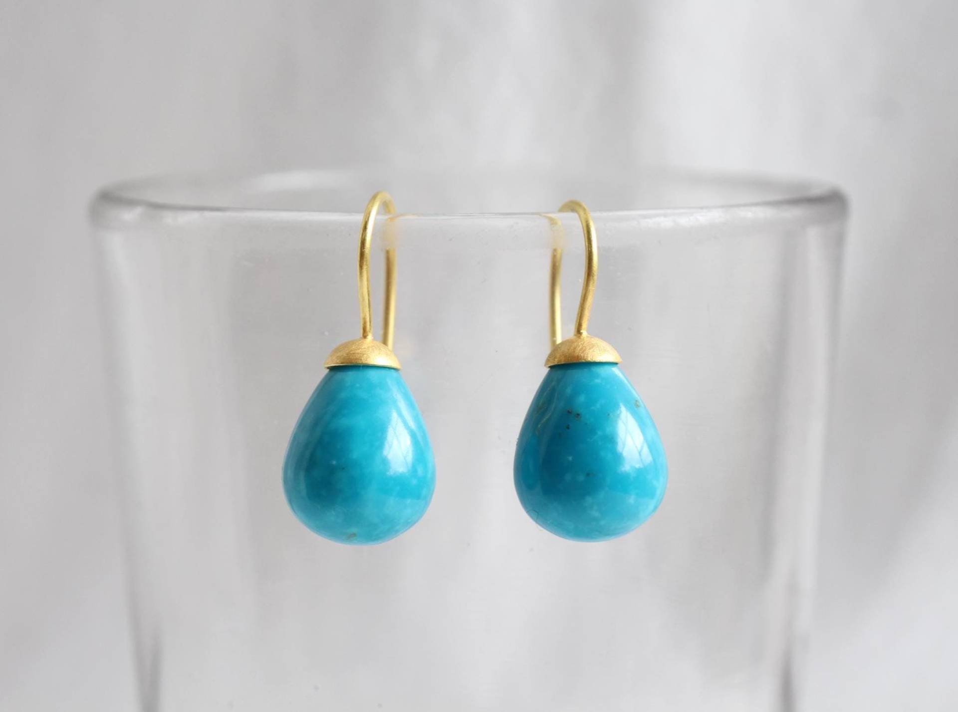 Türkis Ohrringe Mit 900 Gold, Ohrhänger 22 Karat Gold Echten Leuchtend Blauen Türkisen, Handarbeit Vom Goldschmied von GoldschmiedePrignitz