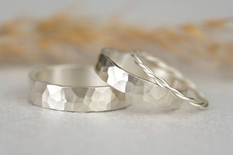 Eheringe Set Gehämmert Silber | Trauringe Mit Kordelring Silberringe Beisteckring Verlobungsring Partnerringe Ring Aus Zart von GoldschmiedeScheffel