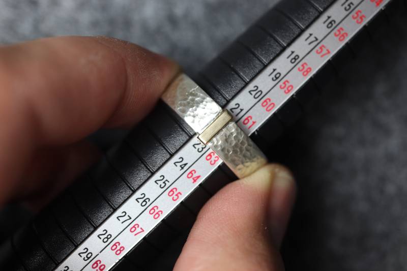 Ringmaß, Ringstock, Ringgrößenmesser, Multisizer, Ringmaßband, Ringgrößen Ermitteln, Ringgröße Messen, Trauringe Eheringe Messen von GoldschmiedeScheffel