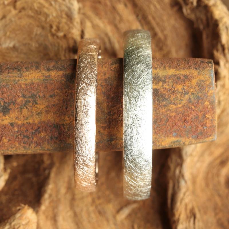 Trauringe/Eheringe Unserer "Saarlouiser Ringe" Aus 585/ - Rotgold Und Weißgold, Eismatt, Kratzmatt von GoldschmiedeScheffel