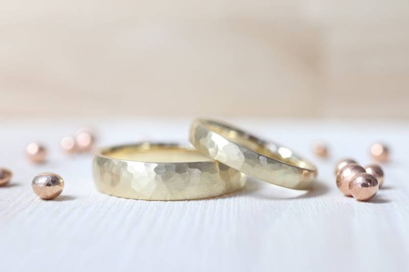 Trauringe "Hammer" Gelbgold | Eheringe Verlobungsringe Gehämmert, Matt, Handgemachte Vintage Goldringe von GoldschmiedeScheffel