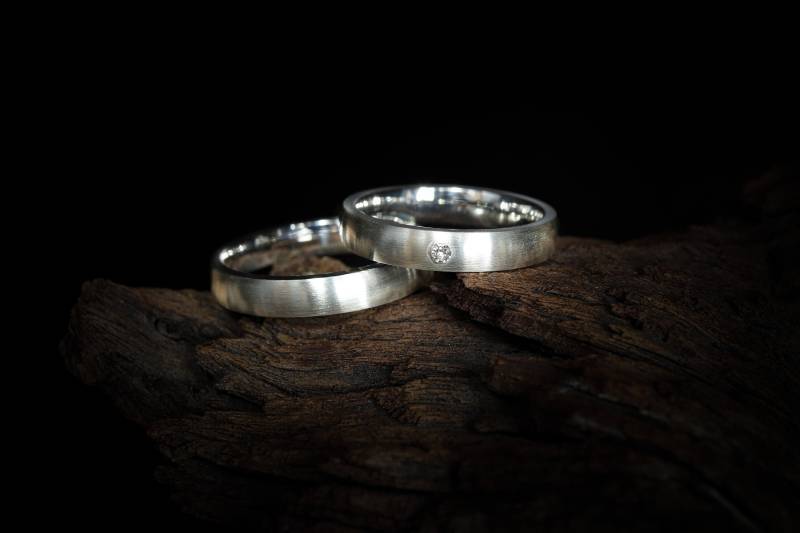 Trauringe Silber Matt "Seiden" Eheringe Schlicht Schmal von GoldschmiedeScheffel