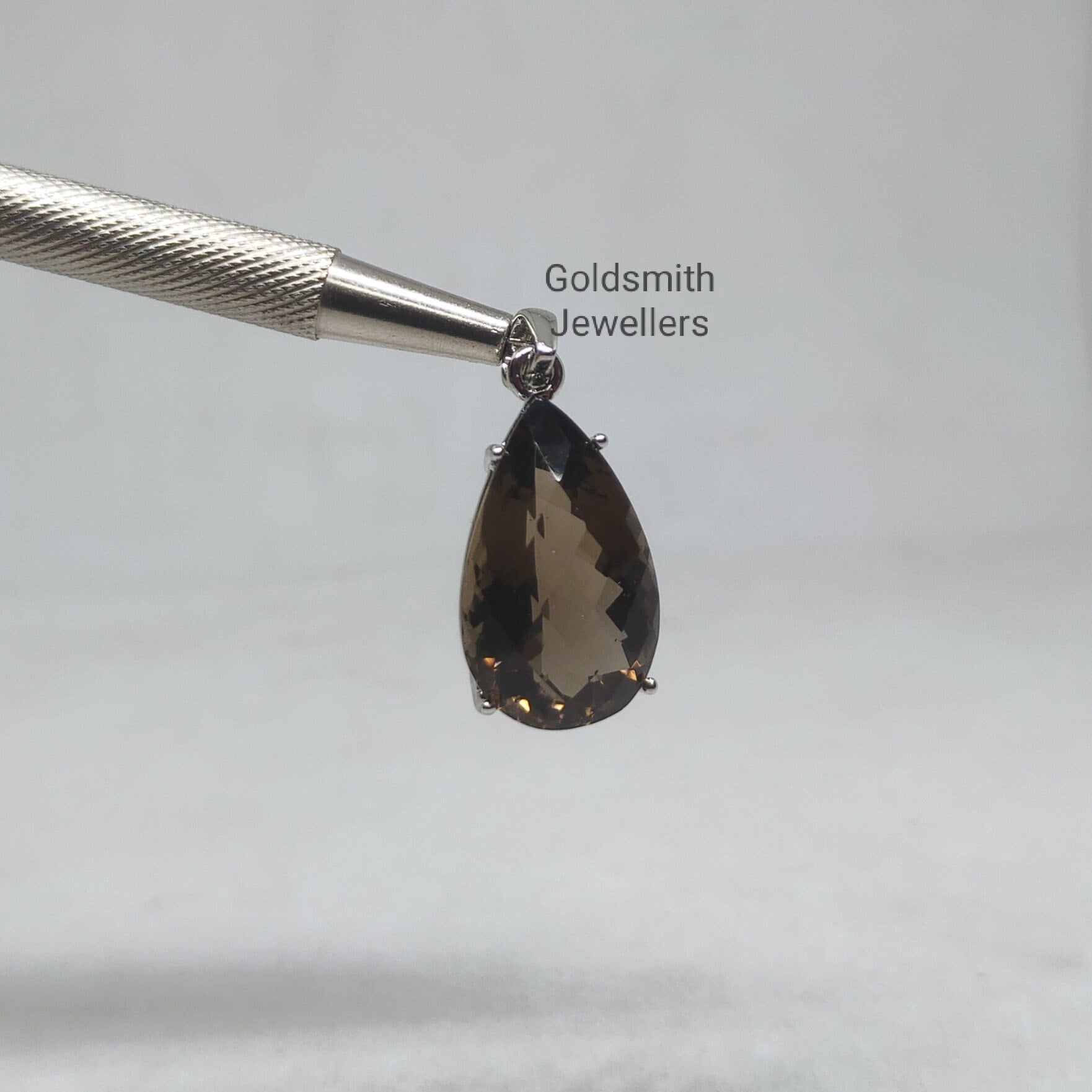 Rauchquarz Anhänger, Natürlicher Edelstein Anhänger Im Tropfenschliff, 925 Sterling Silber, Handgemachter Schmuck von GoldsmithJewellers