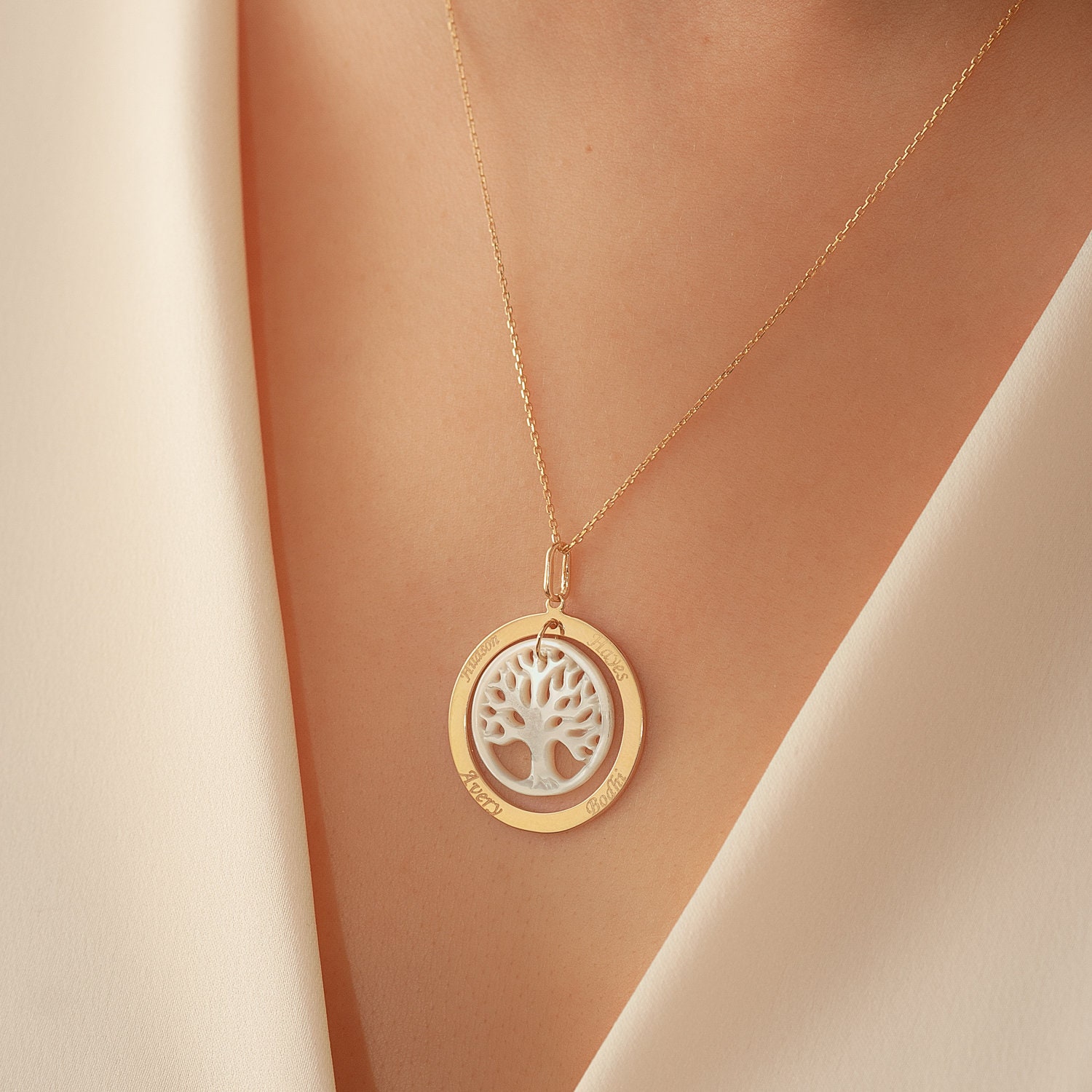 14K Solid Gold Und Perlmutt Stammbaum Halskette Des Lebens Gravierte Namen Halskette, Personalisierte Baum Familienname Halskette von GoldstoreJewelry