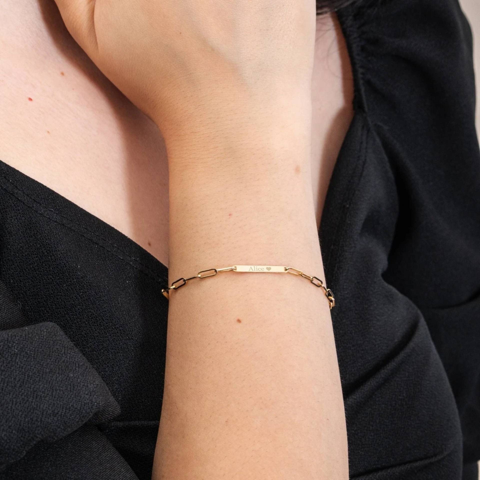 Personalisiertes Armband Mit Mehreren Gravierten Daten Aus 14K Gold, Zierliche Büroklammer Kette Benutzerdefinierte Monogramm Mama Einzigartiges von GoldstoreJewelry