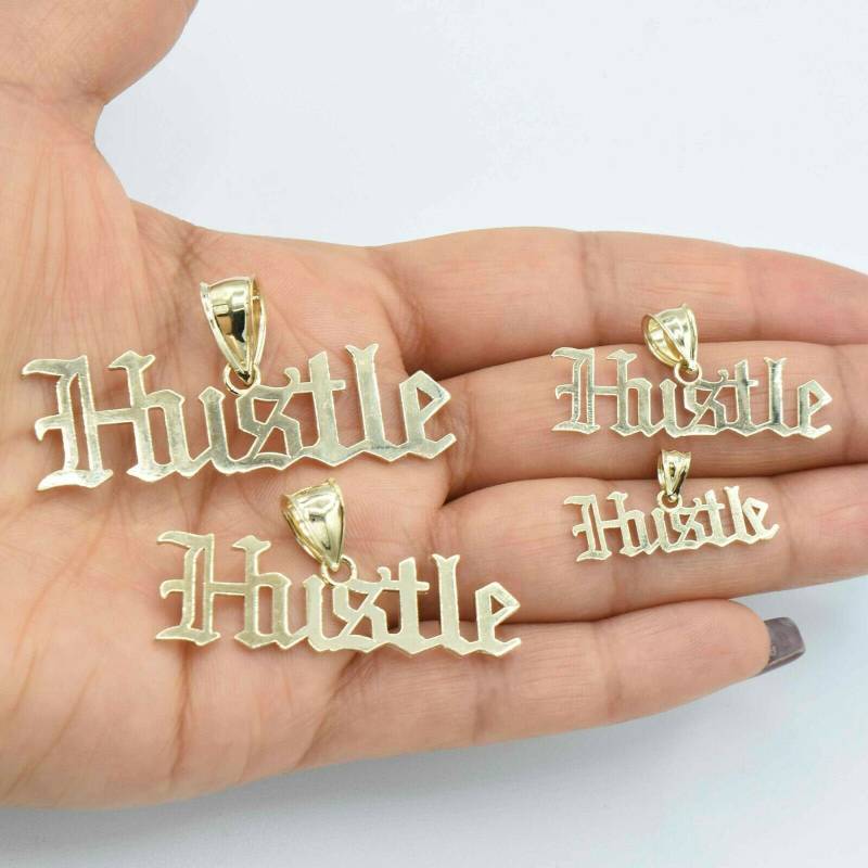 Old English Script "Hustle" Anhänger Echt Massiv 10K Gelbgold Alle Größen von GoldumNYC