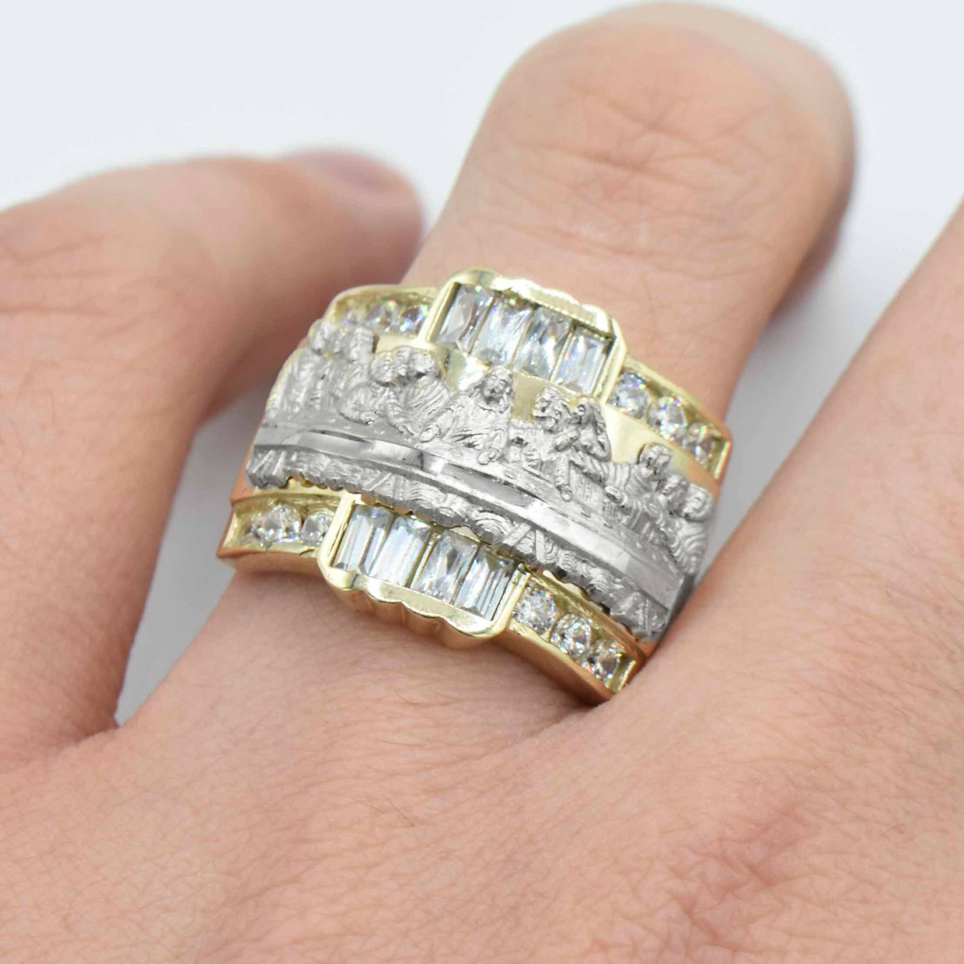 strukturierte Cz Letzte Abendmahl Ring Real Solid 10K Gelb-Weißgold Alle Größen strukturierte Cz Letzte Abendmahl Ring Real Solid 10K Gelb-Weißgold Alle Größen von GoldumNYC