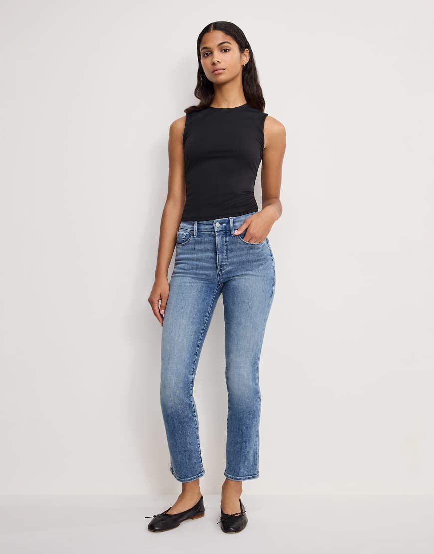Good American - Good Legs - Straight Jeans in hellblauer Waschung von Good American