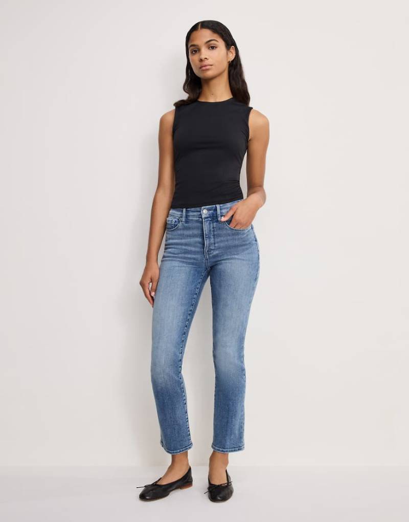 Good American - Good Legs - Straight Jeans in hellblauer Waschung von Good American