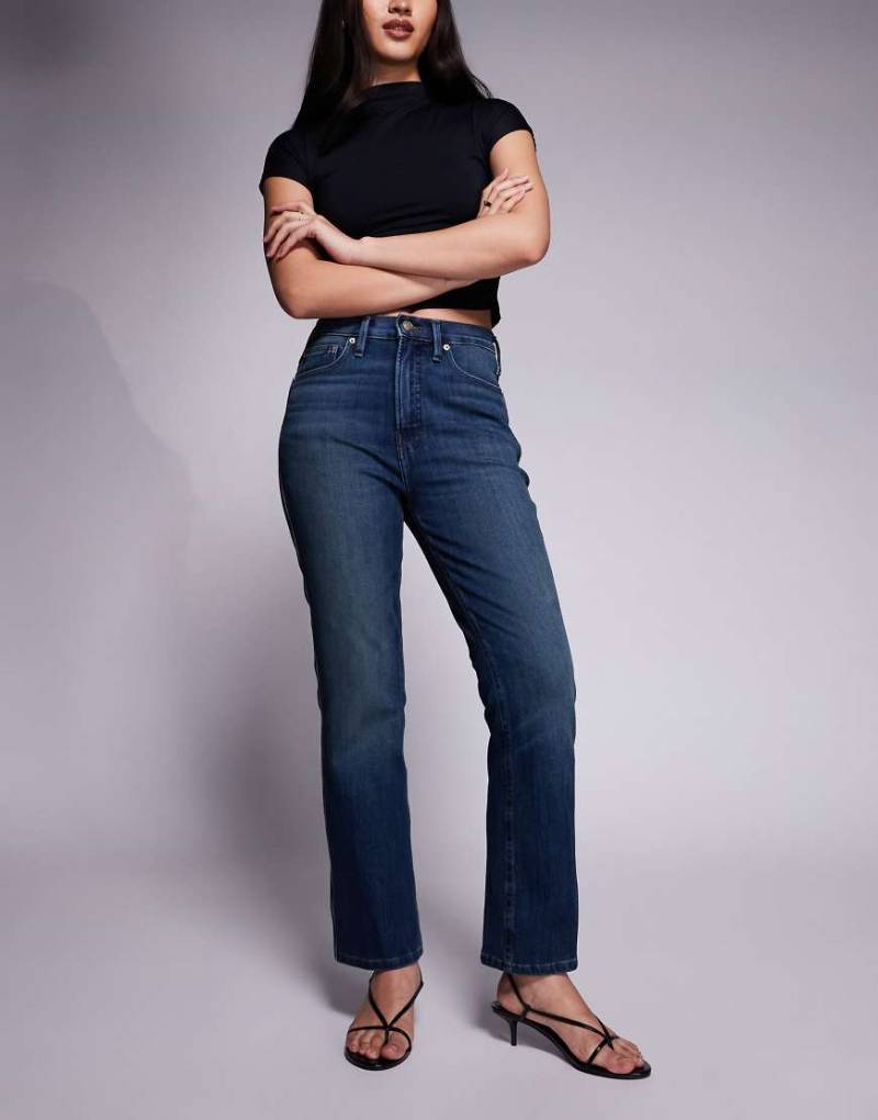 Good American - Good Standard - Gerade geschnittene Jeans aus Baumwolle in dunkelblauer Waschung von Good American